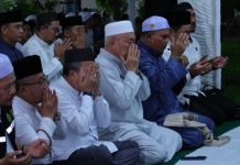 Gubernur Muhidin Berbaur Bersama Jutaan Jamaah Pengajian Rutin 5 Rajab