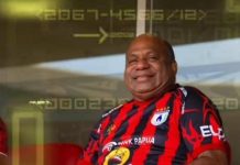 Kisah Gubernur Papua, Mathius Fakhiri yang Mantan Pemain Perseban Banjarmasin