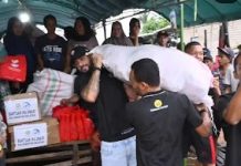 Bersama Pemain Barito Putera, Wagub Hasnur Kunjungi Korban Banjir di Sungai Tabuk